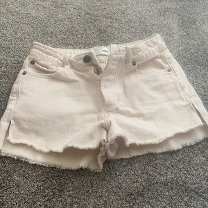 cute shorts, perfect for summer and If you have a nice tan! super easy to style!